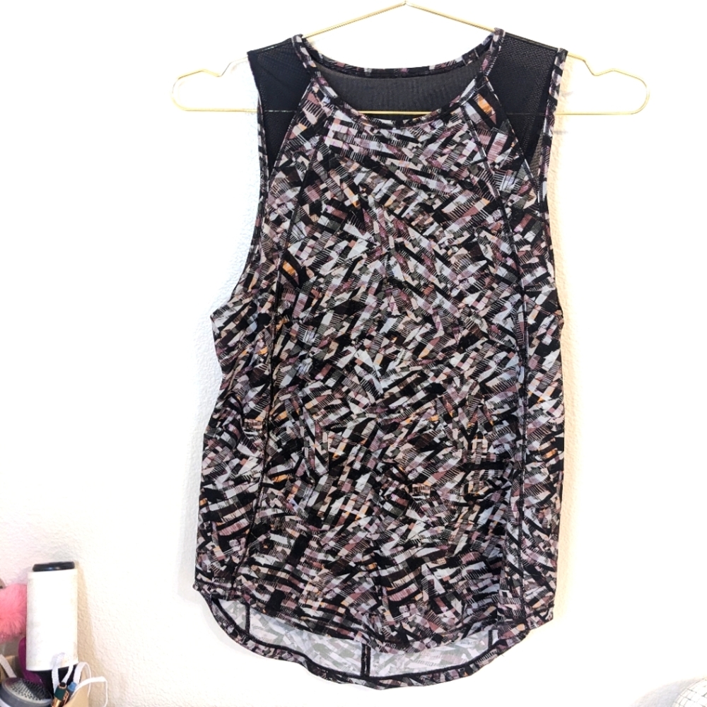 Lululemon tank printed